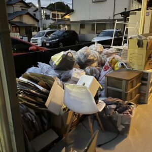 神戸市で不用品回収（プラケース・椅子・生活雑貨・段ボールなど）致しました